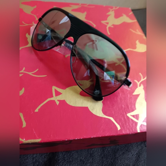 Michael Kors  Borden Pilot Sun Shades - Picture 15 of 16